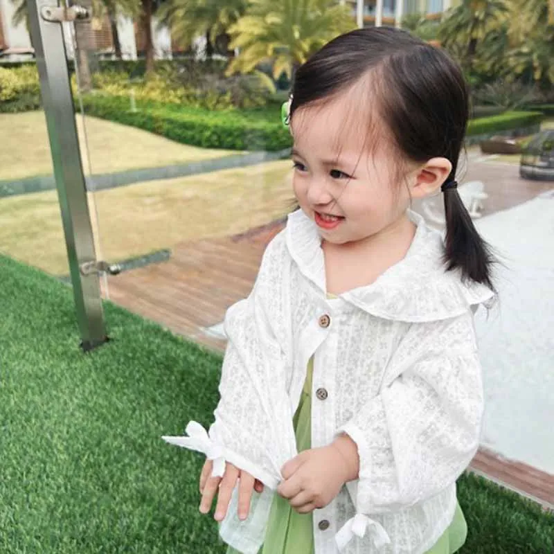 Abrigo ligero con capucha de encaje para bebé niña, protección solar