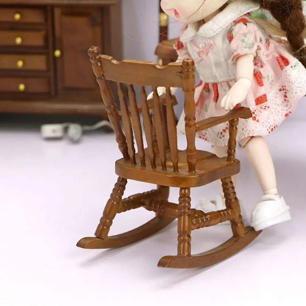 Mecedora miniatura de madera para casa de muñecas 1/12 - imagen 3