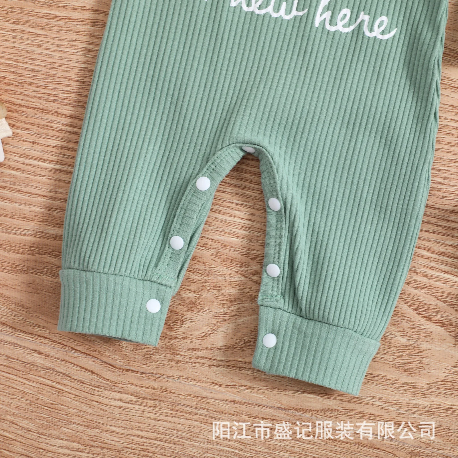 Conjunto de mameluco para bebé de otoño con letras y capota - imagen 4