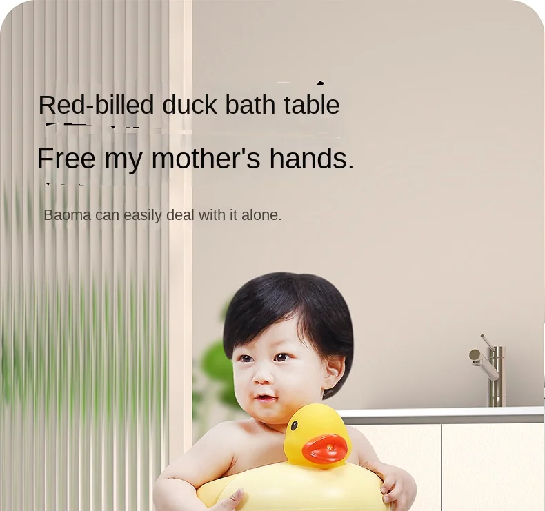 Baño de pie con pato y pico rojo