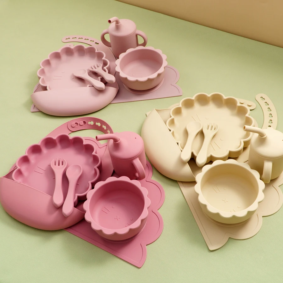 Set alimentación silicona bebé – Babero león, plato y cubiertos - imagen 3
