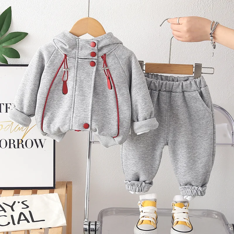 Conjunto deportivo para niños