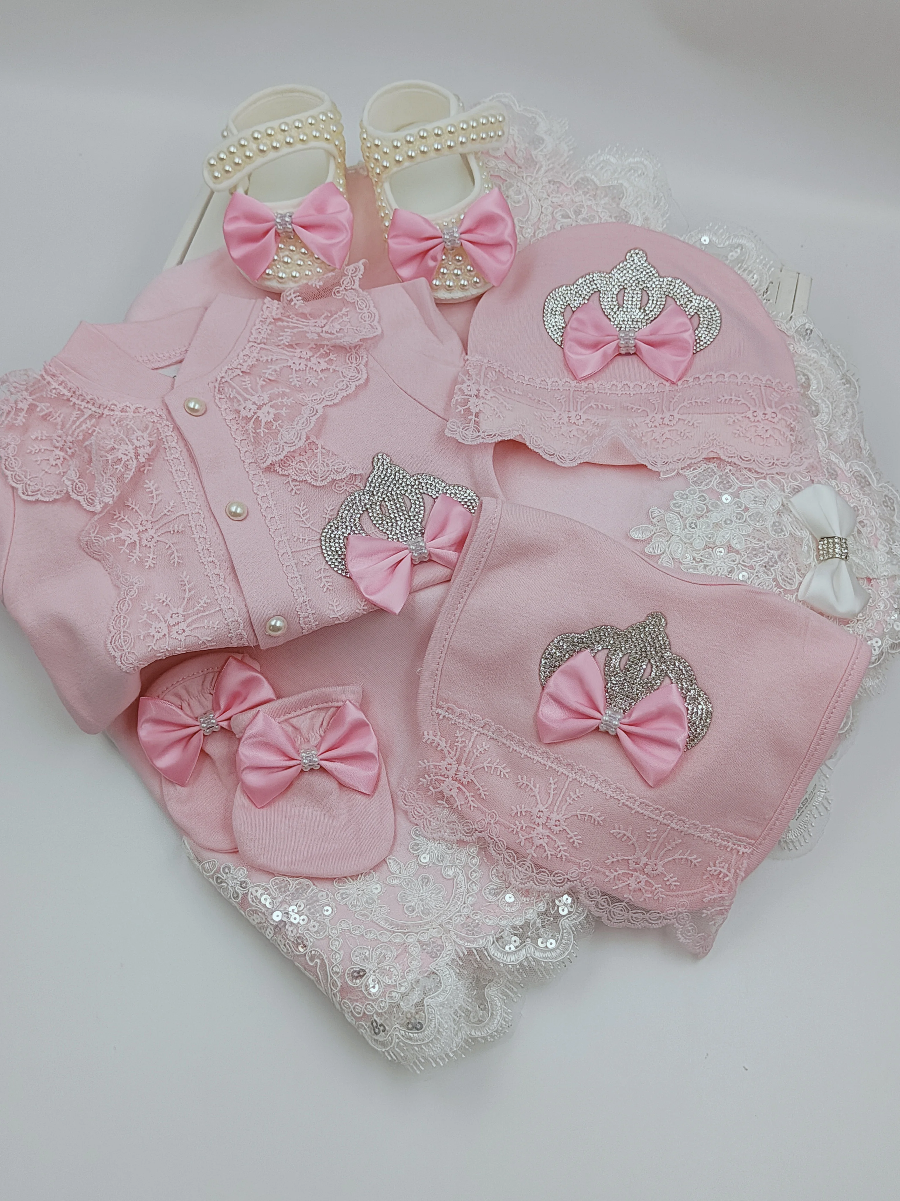 Conjunto de mono bebé con pies y gorro turbante morado encaje