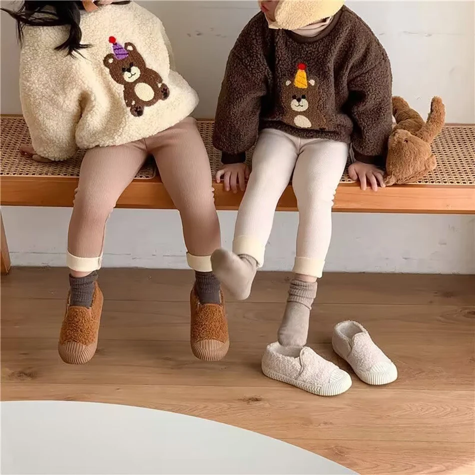 Detalle del elástico en los pies de los leggings