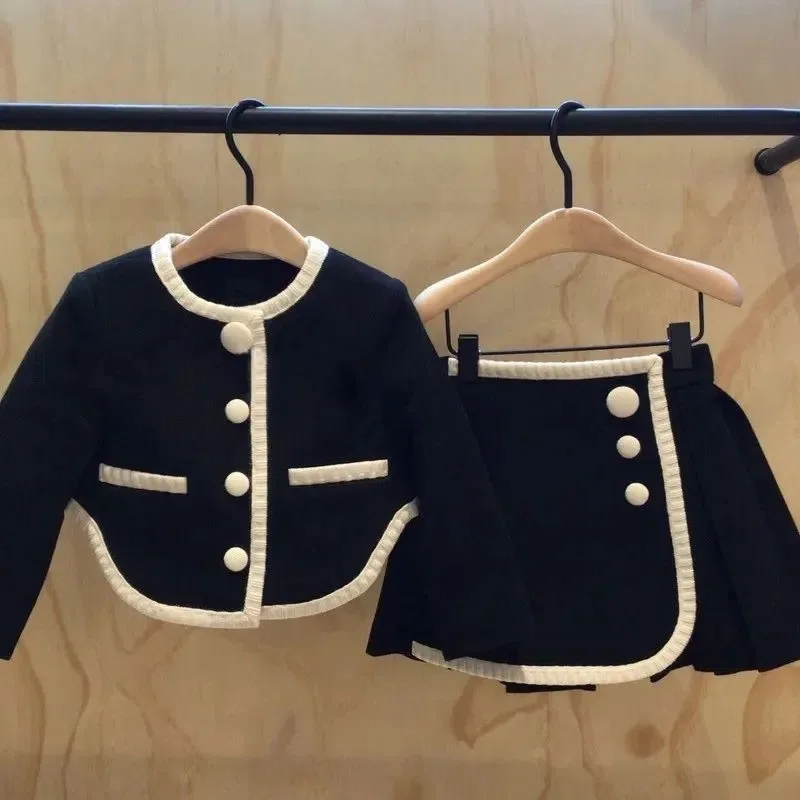Conjunto infantil MILANCEL en blanco y negro