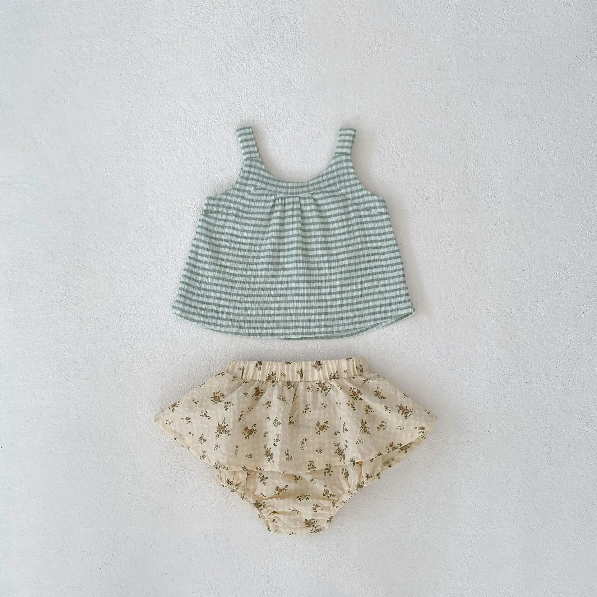 MILANCEL Conjunto de verano para bebé: camisola y bombachos florales - imagen 2