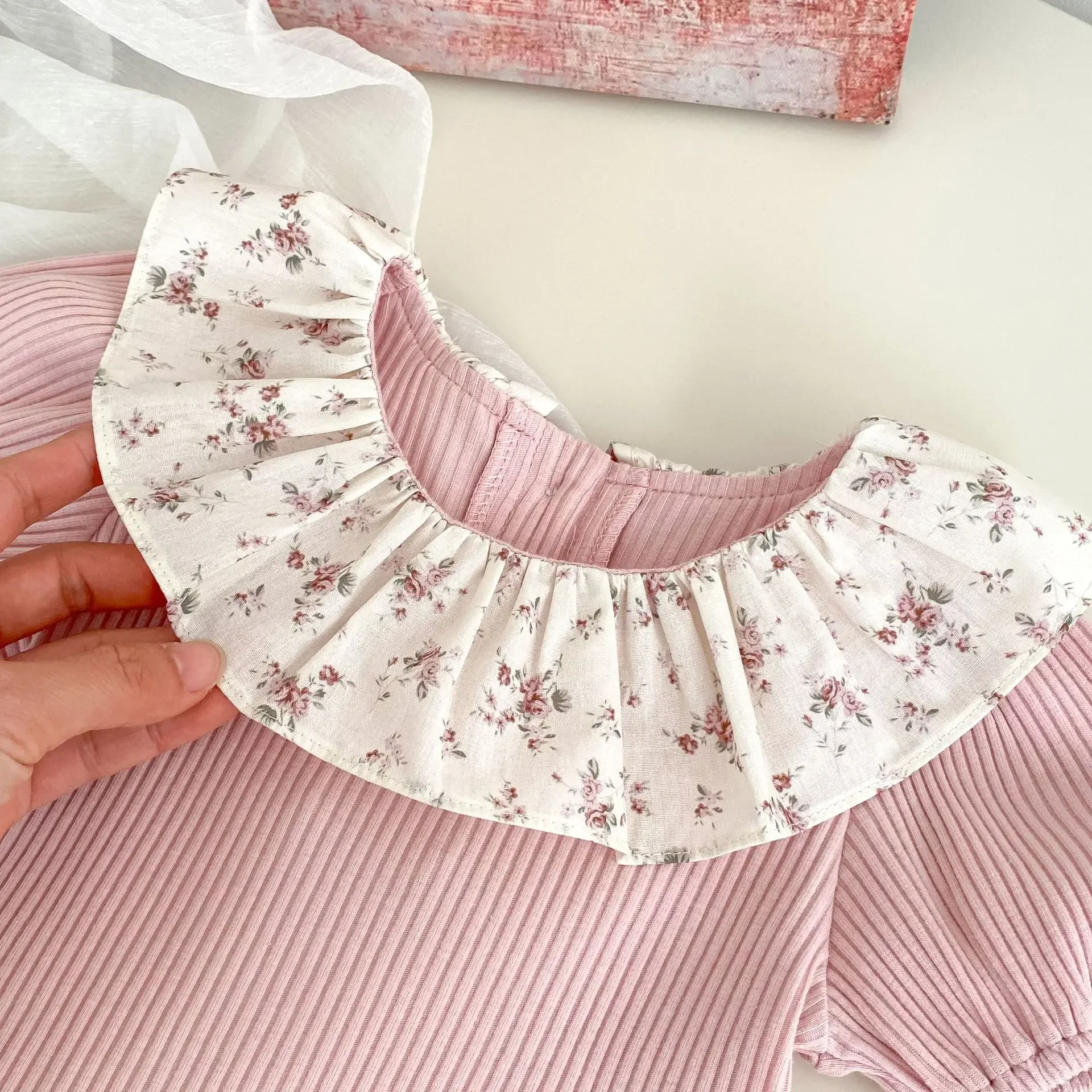 Conjunto verano bebé: camiseta sin mangas con lazo y bombachos cortos - imagen 2
