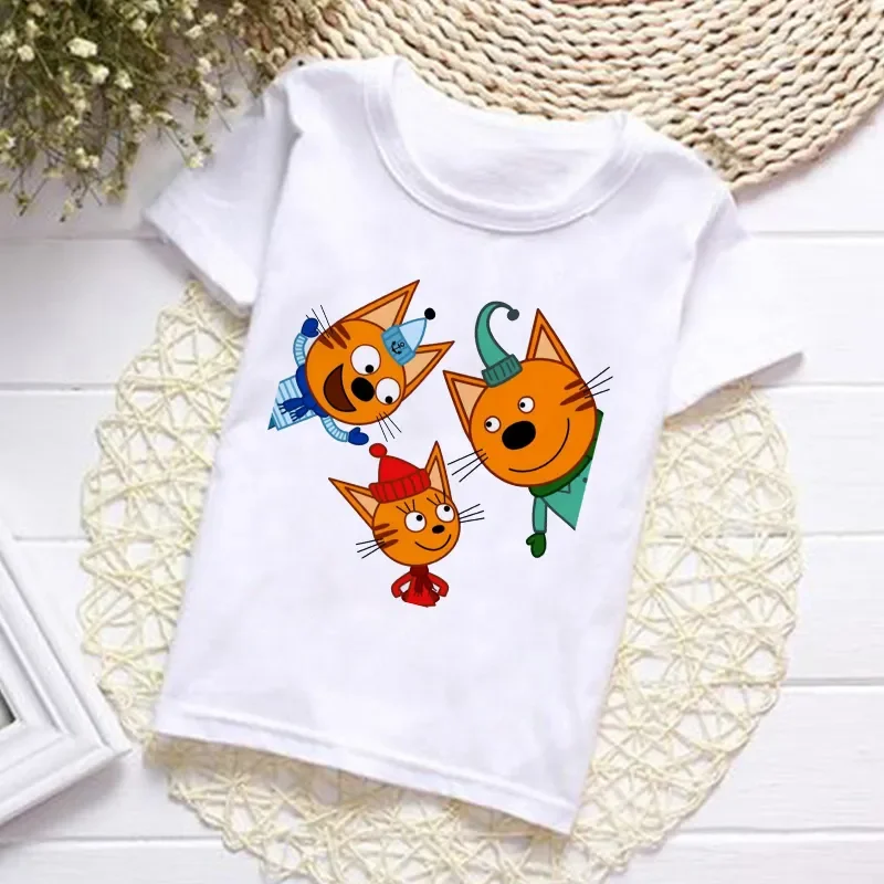Detalle del tejido y costura de la camiseta
