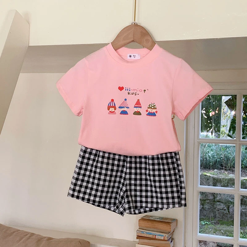Vista del conjunto infantil en diseño a cuadros