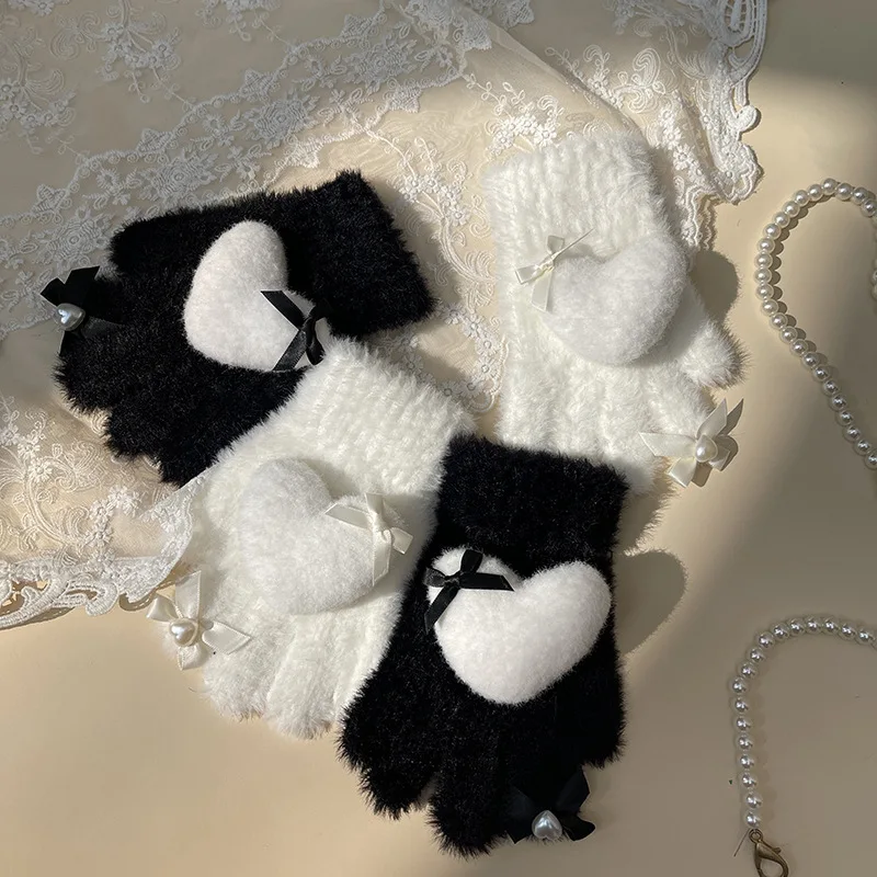 Guantes de peluche infantiles en estilo princesa