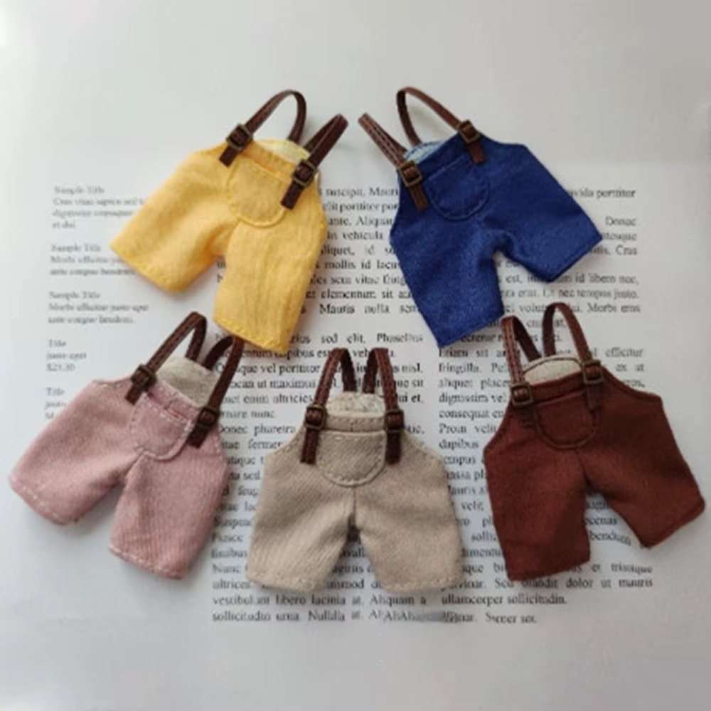 Mono de punto caramelo con tirantes para niño - imagen 3