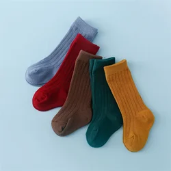 Calcetines de algodón a rayas suaves hasta la rodilla para bebé