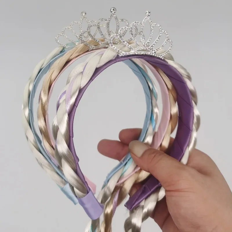 Diadema corona con perlas, trenzas tipo peluca y copos nieve princesa - imagen 3