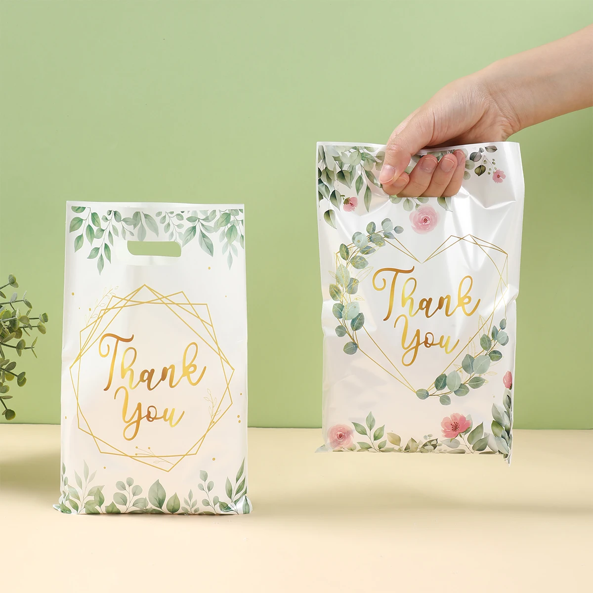 Bolsas de regalo pequeñas con hojas eucalipto para fiestas - imagen 2