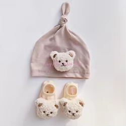 Gorro y calcetines para recién nacido – Oso de peluche suave