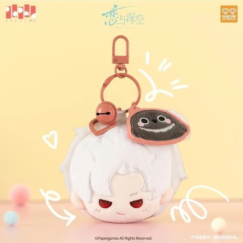 Vista del peluche con enfoque en el diseño