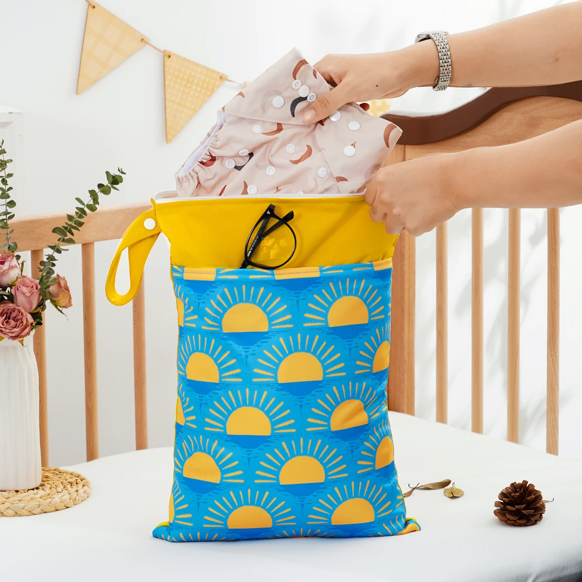 Elinfant Bolsa para pañales impermeable seco y húmedo portátil - imagen 5