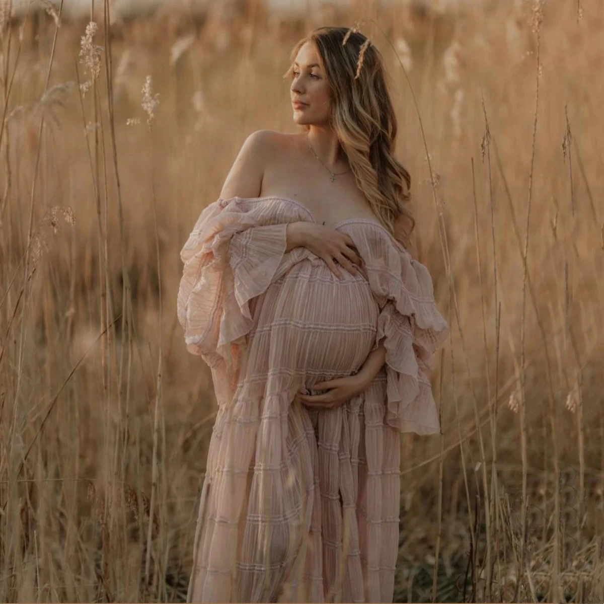 Detalle del plisado del vestido de maternidad