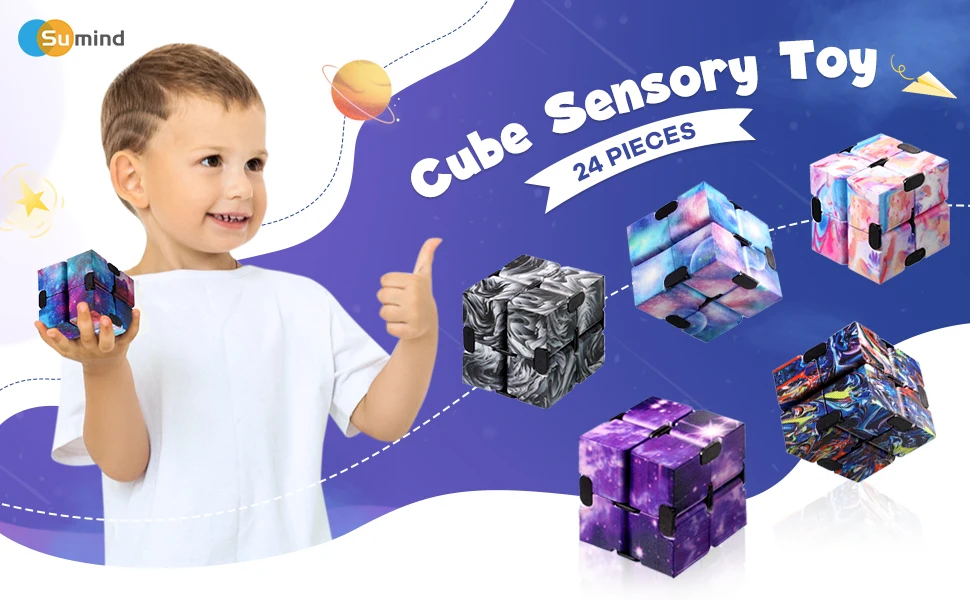 Manos moviendo el cubo infinito