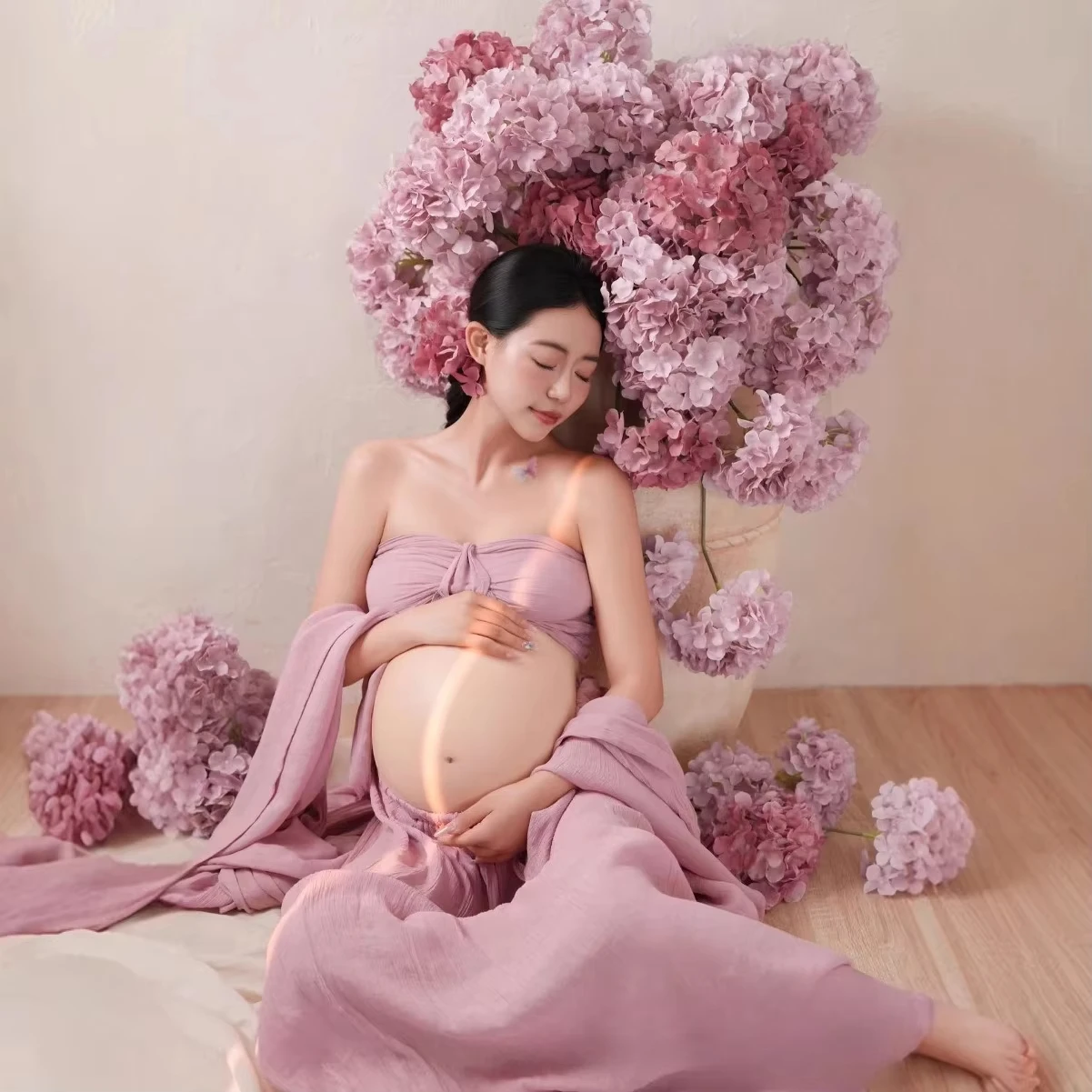 Vestido premamá rosa elegante para sesión de fotos - imagen 5