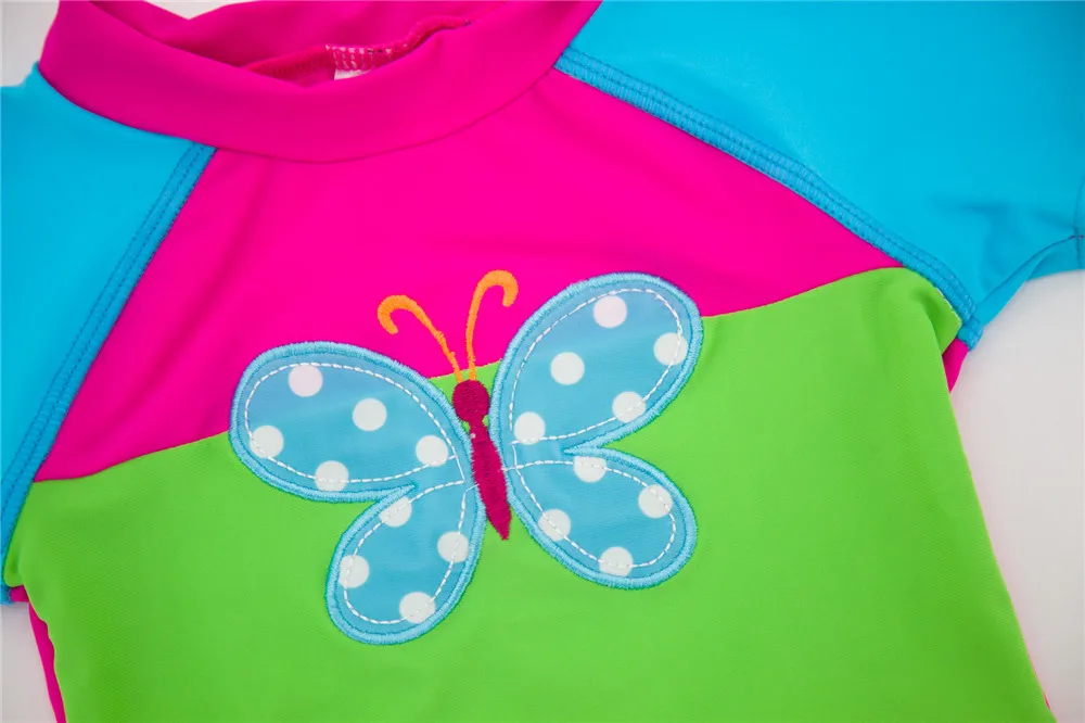 Bañador de niña estampado flores y mariposas para playa en verano - imagen 2