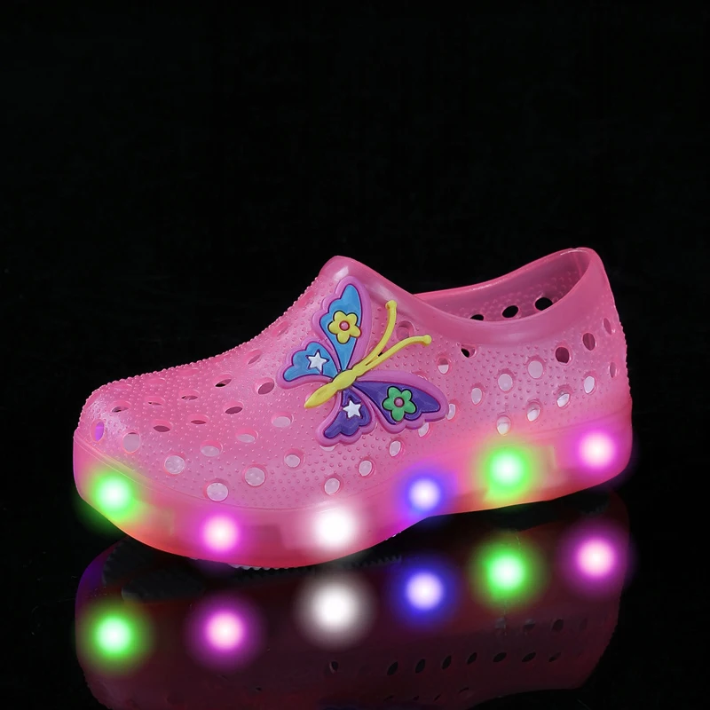 Modelo infantil de verano con diseño moderno