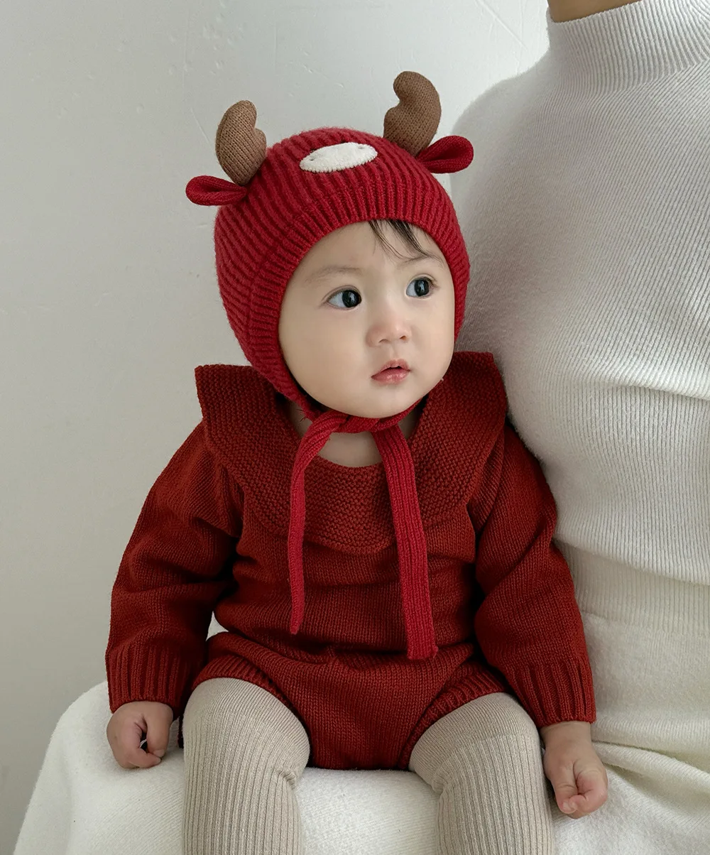 Bebé usando el gorro con estampado animal