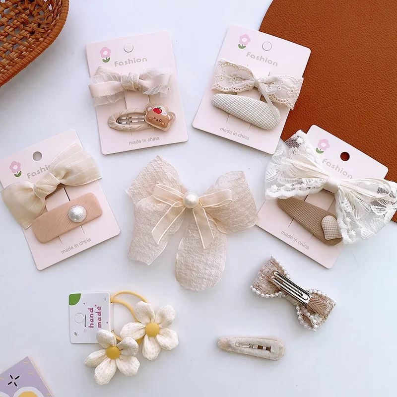 Pinza de pelo lazo beige floral para niña – Estilo francés - imagen 2