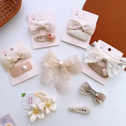 Pinza de pelo lazo beige floral para niña – Estilo francés