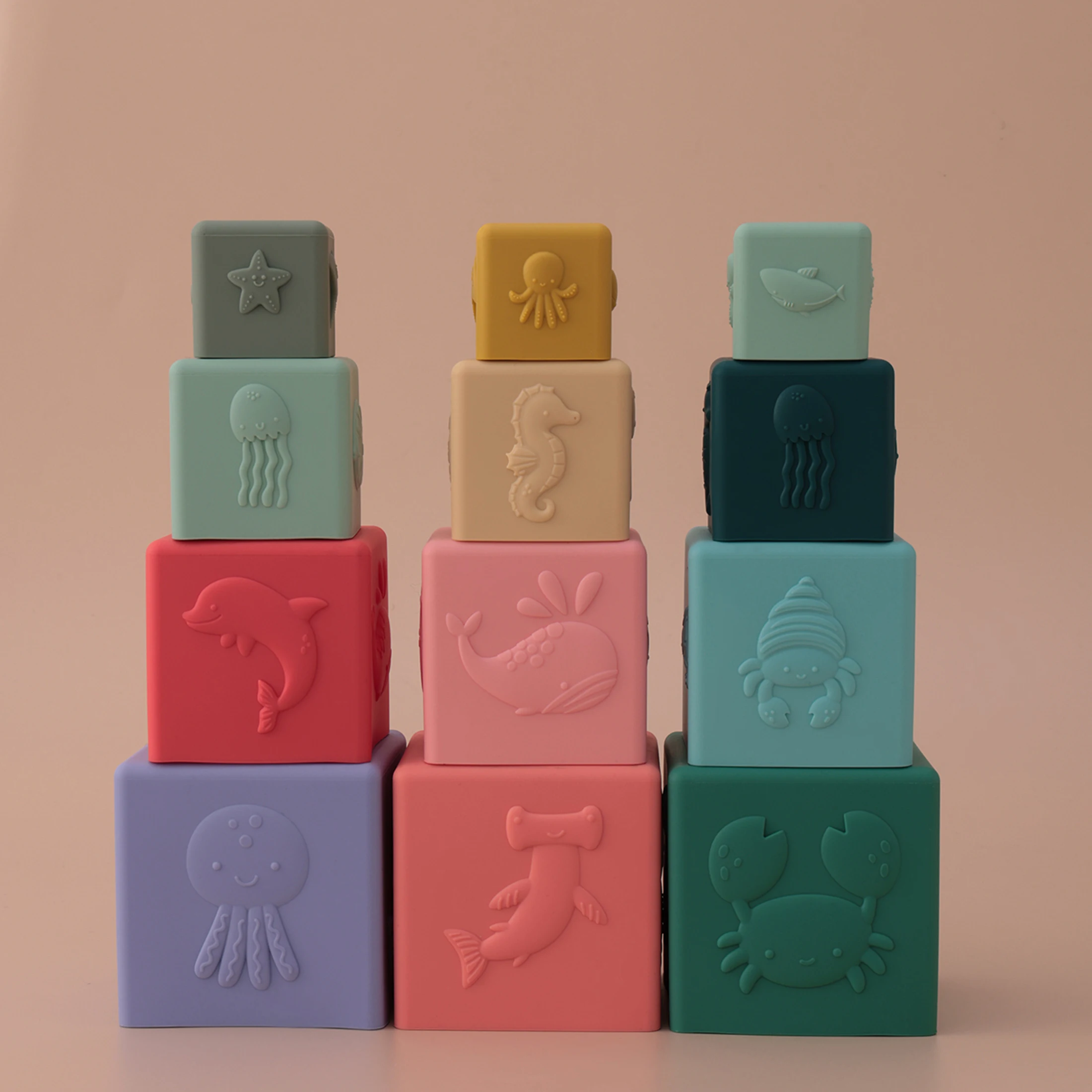 Conjunto de 4 tazas apilables cuadradas de silicona para baño