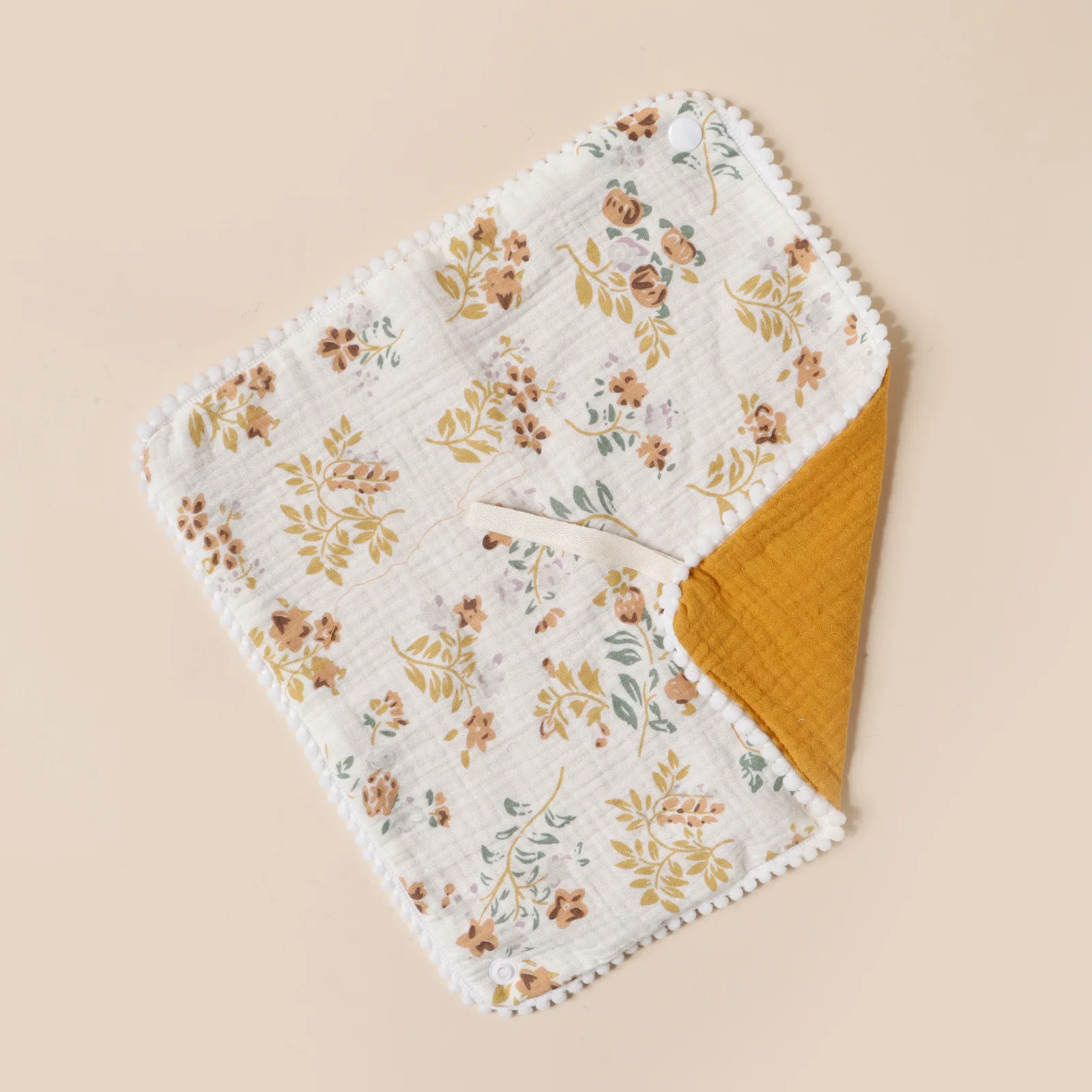 Babero triangular de algodón absorbente con volantes para bebé - imagen 3