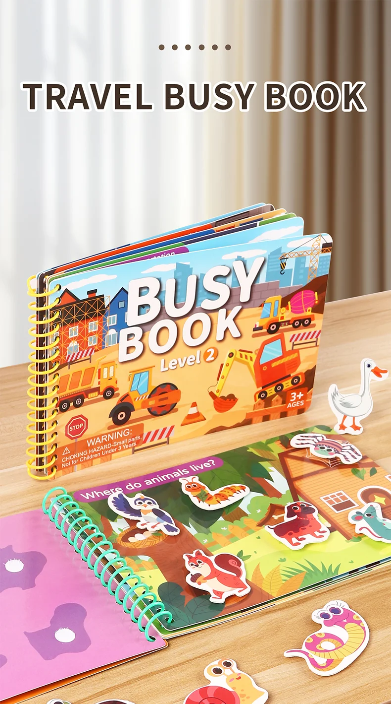 Niño usando un libro Montessori con pegatinas
