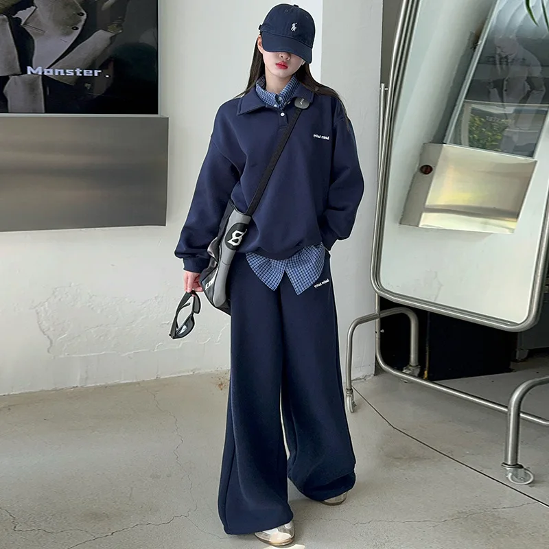 Conjunto de niña con sudadera otoñal, camisa a cuadros y pantalón - imagen 4