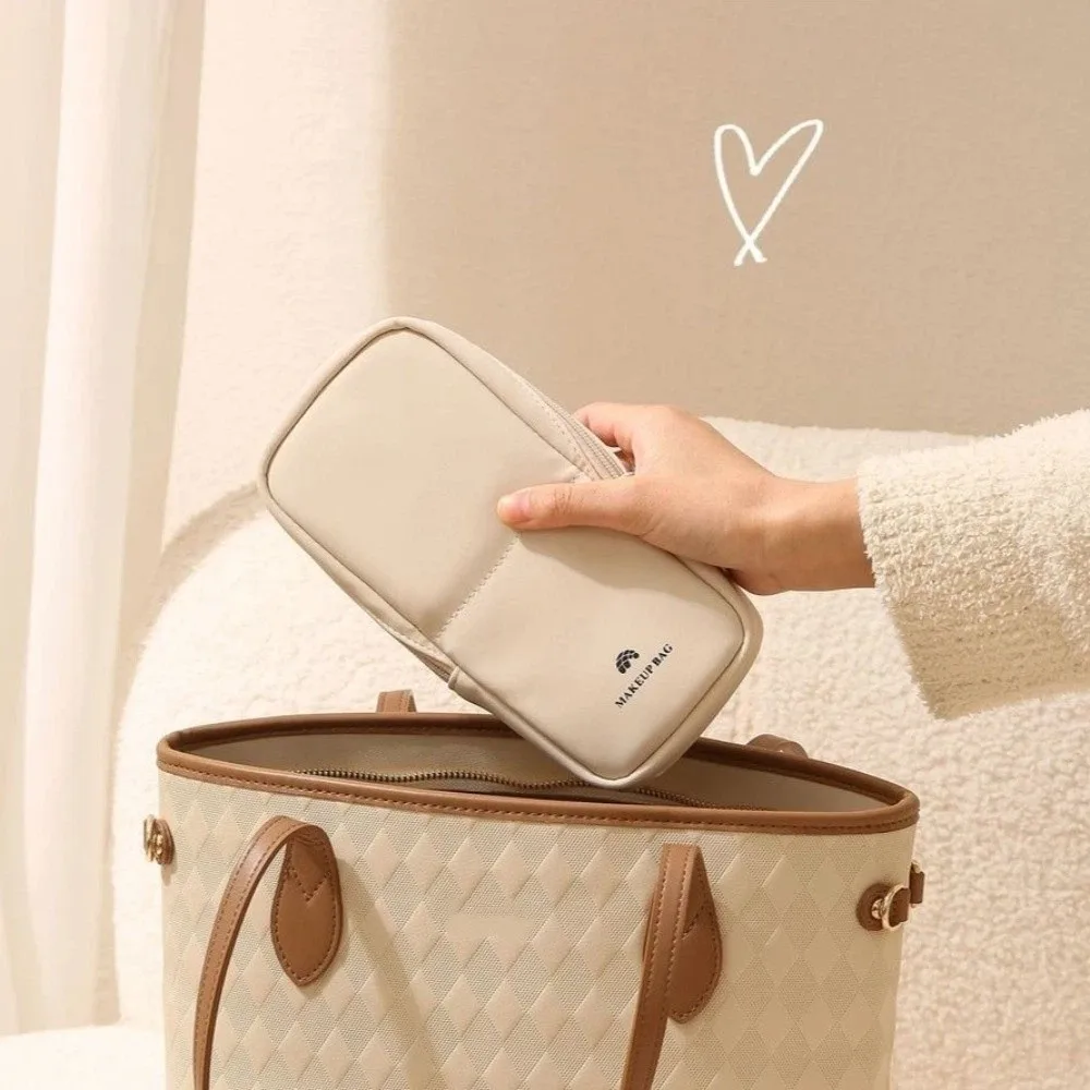 Uso práctico de la bolsa organizadora de maquillaje