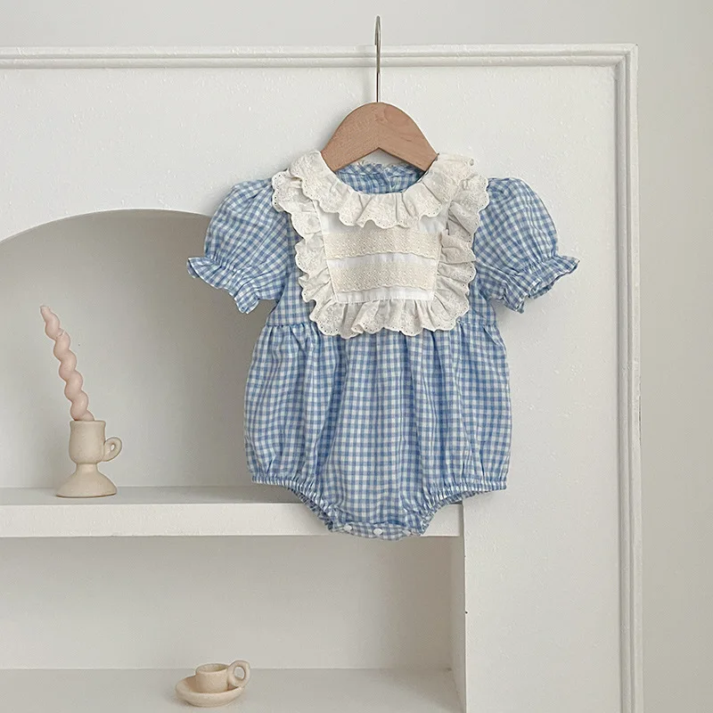 Conjunto bebé niña de algodón con cuello de encaje manga corta