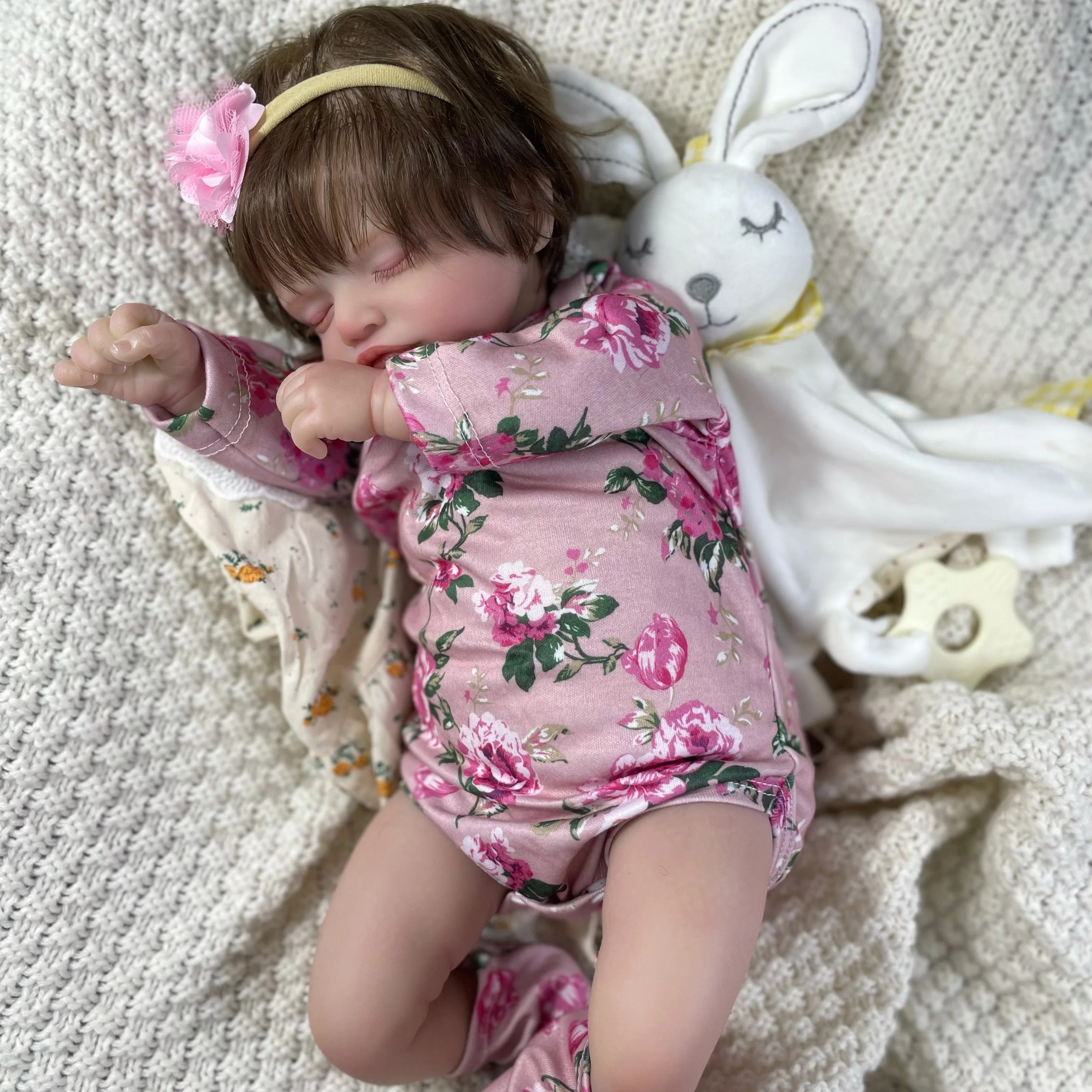 Muñeca Reborn en posición durmiendo