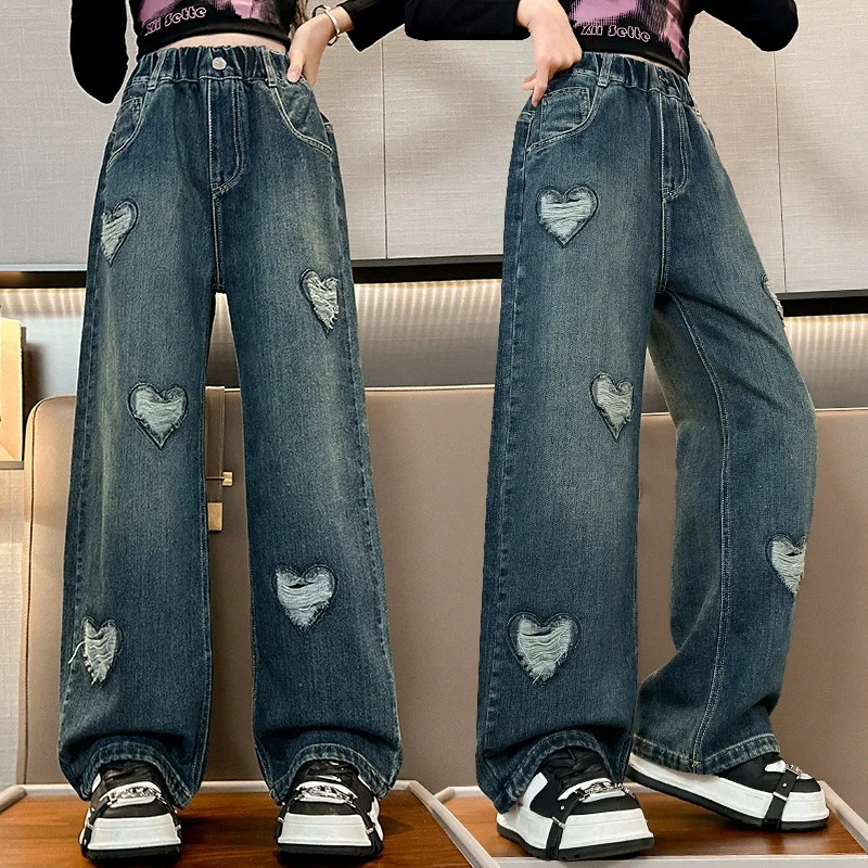 Pantalones vaqueros de pierna recta con detalle corazón primavera