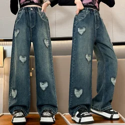 Pantalones vaqueros de pierna recta con detalle corazón primavera