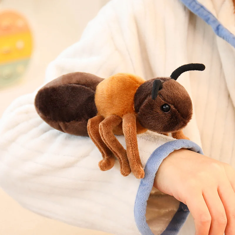 Peluche de hormiga suave y realista para regalar