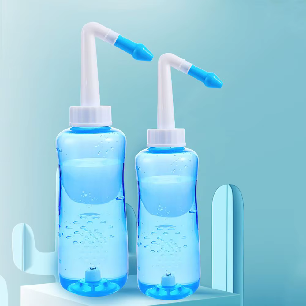 Irrigador nasal azul con capacidad de 300ml en vista frontal