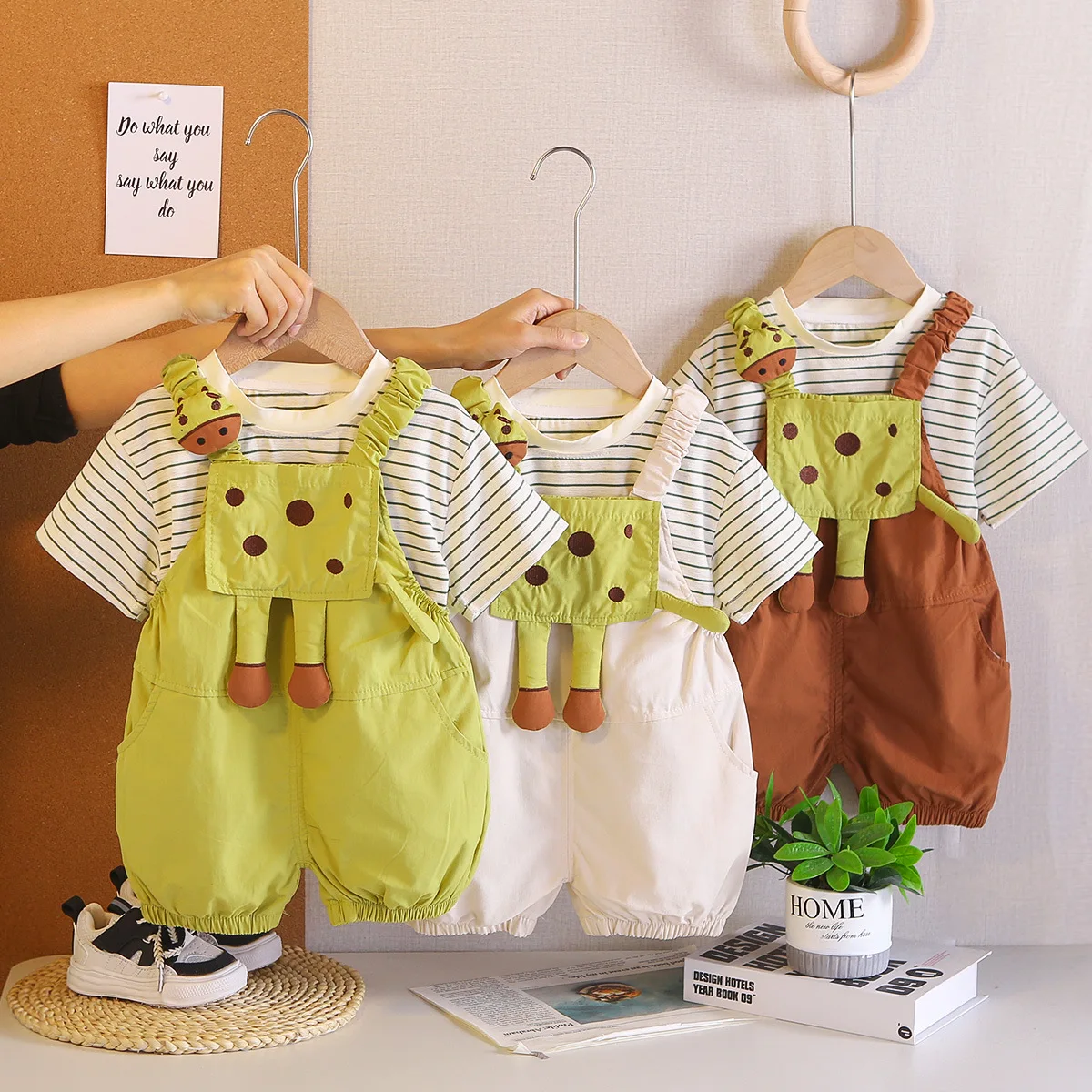 Conjunto infantil a rayas en verde