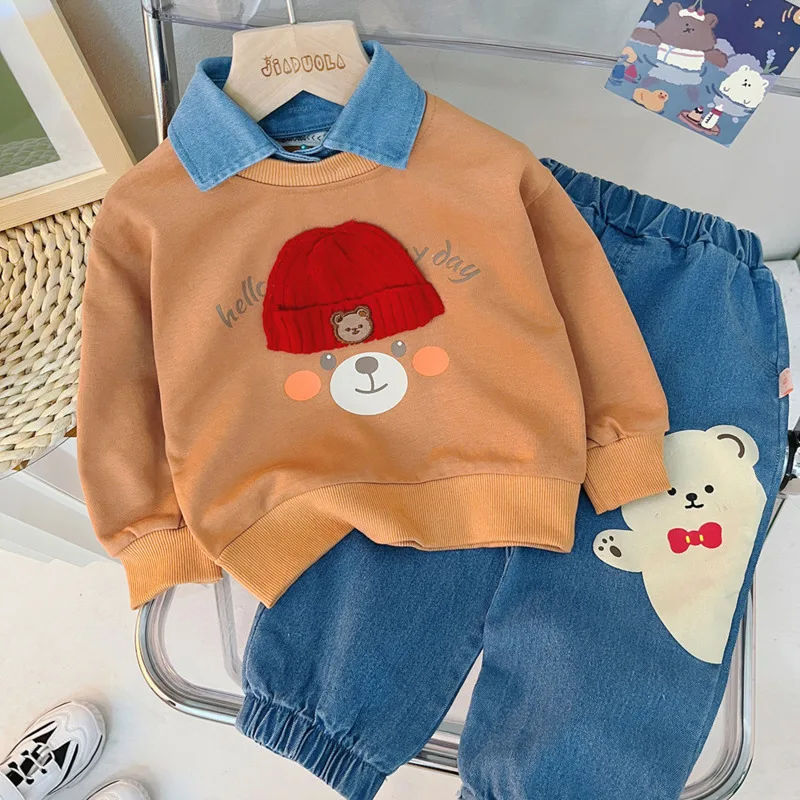 Conjunto infantil en color caqui con camiseta y pantalón