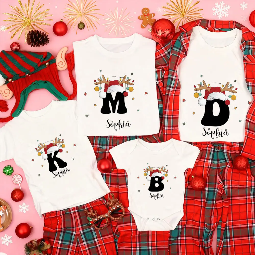 Camiseta navideña familiar personalizada con nombre