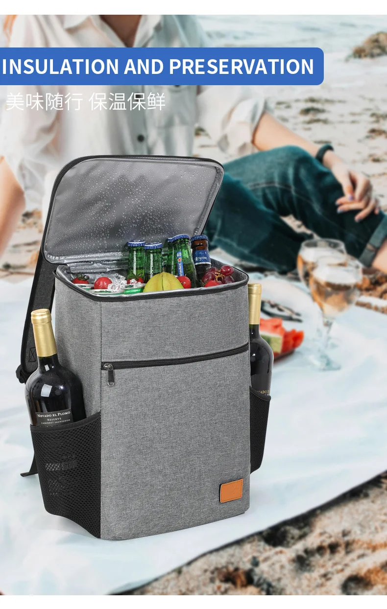Persona con mochila térmica en excursión