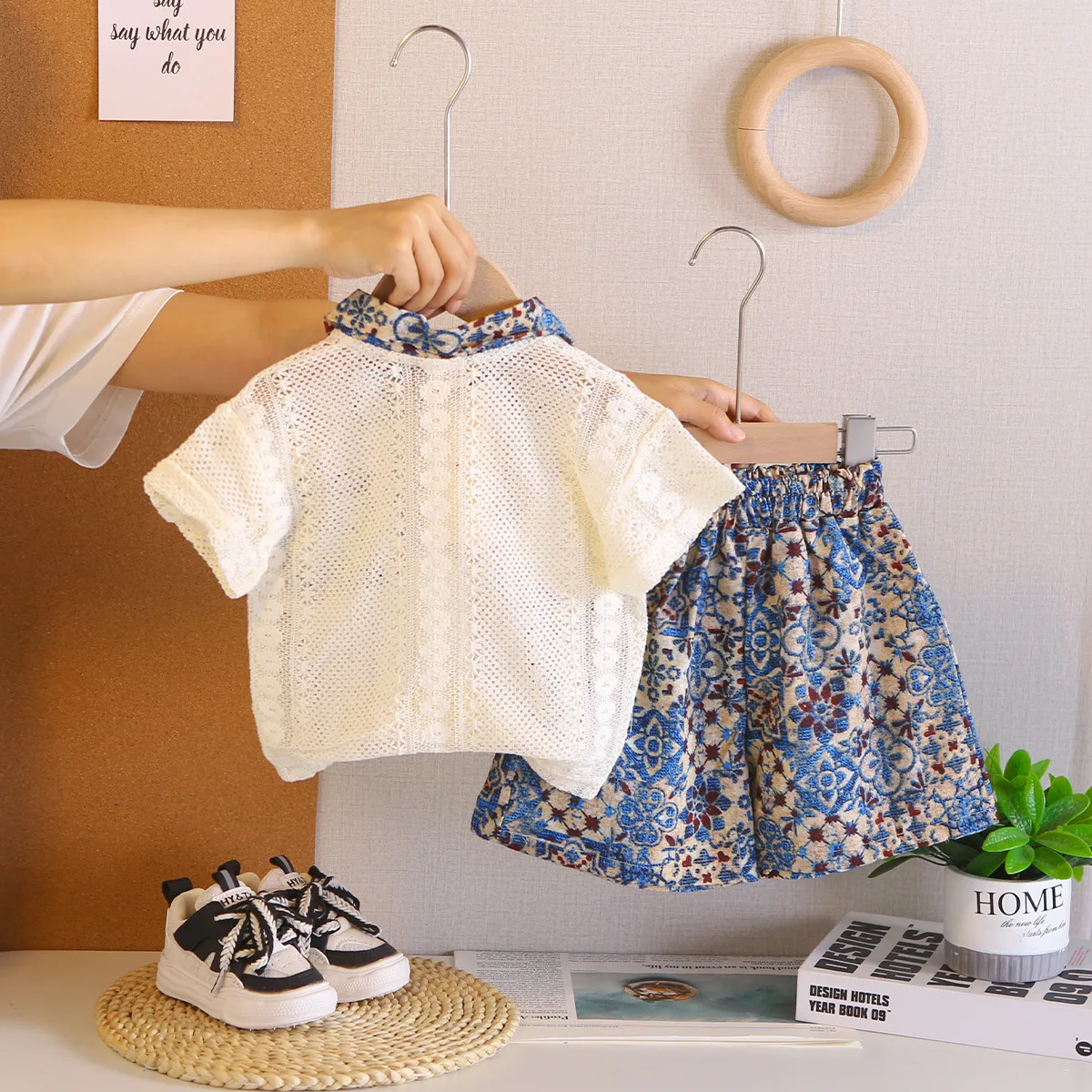 Detalle del estilo coreano en el conjunto