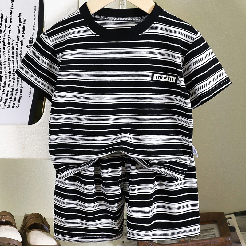 Conjunto verano bebé: Top rayas manga corta + Pantalones cortos - imagen 3