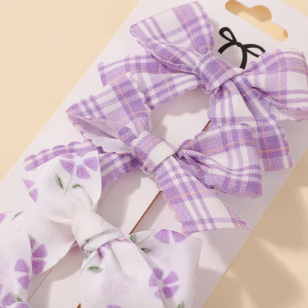 Detalles de estampado y encaje en los lazos