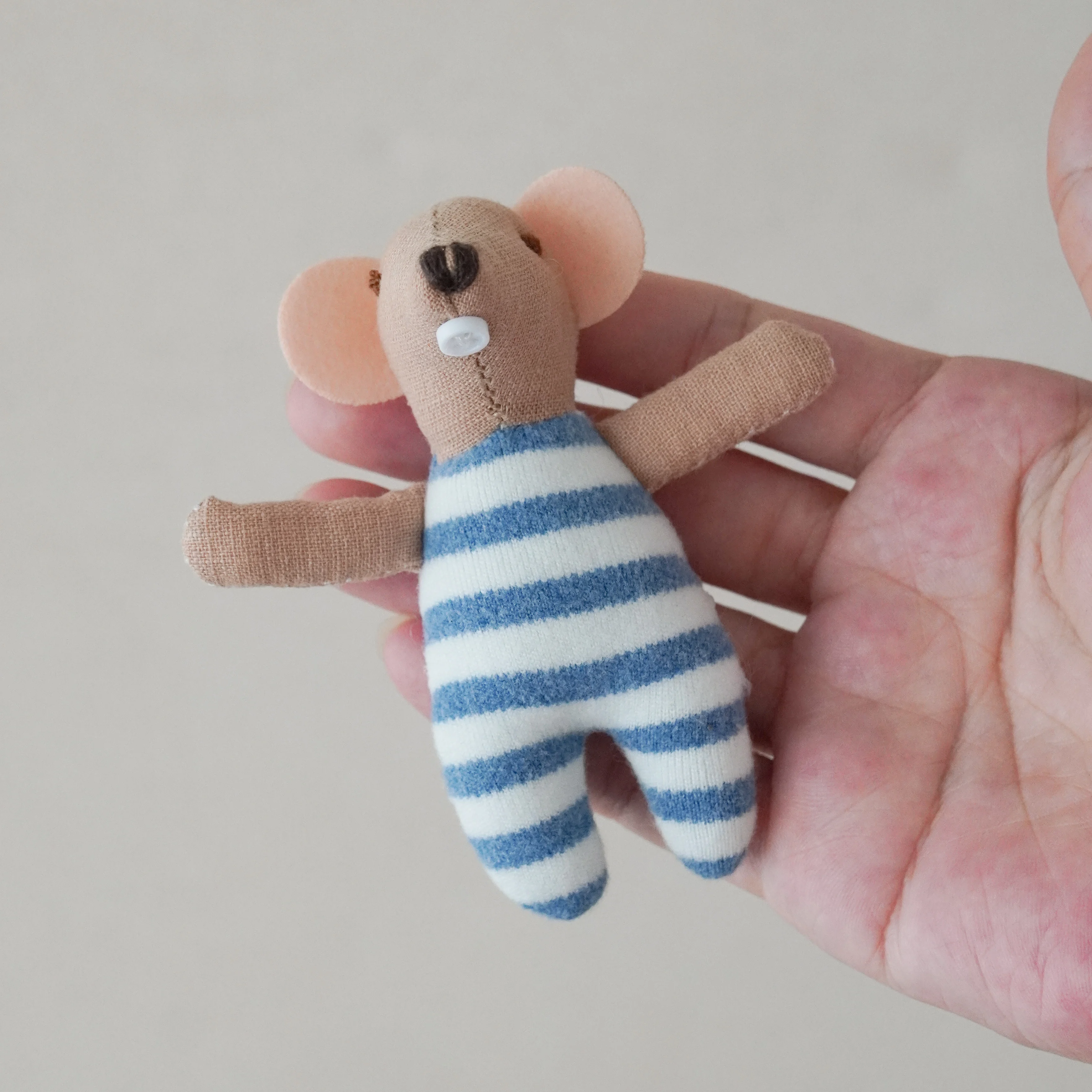 Muñeco ratón para juego de simulación