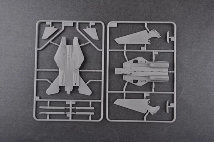 Maqueta terminada de F-14B Tomcat en exposición