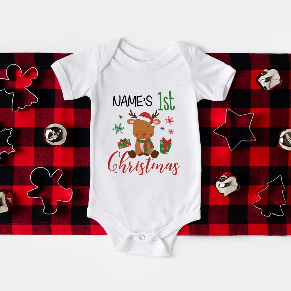 Bebé con body navideño personalizado